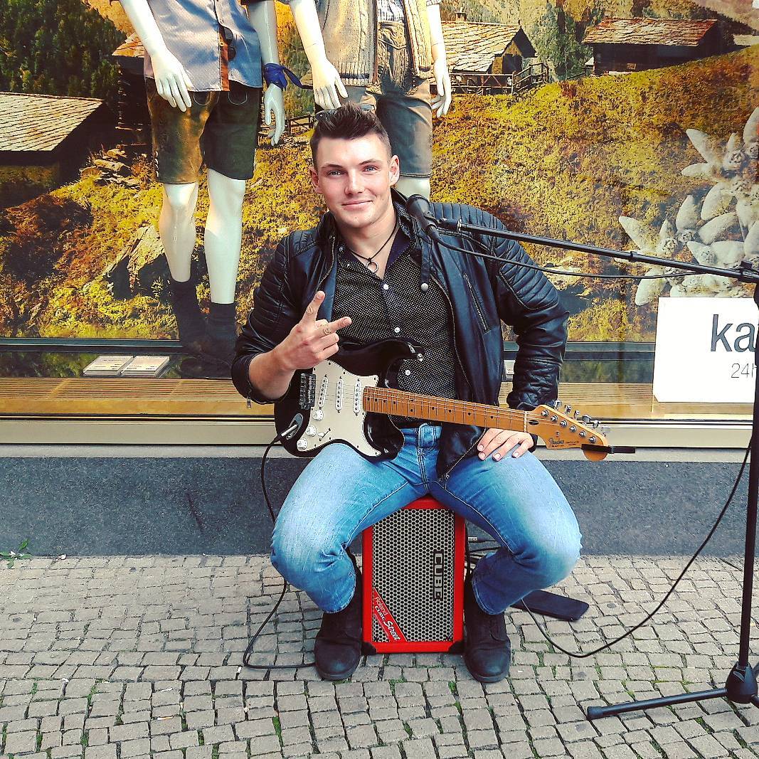 ÖXL Straßenmusik am Alexanderplatz in Berlin 2020